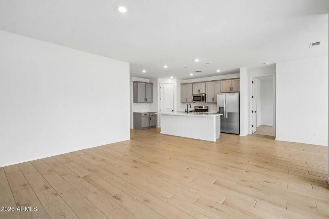 Real Estate Picture 14
