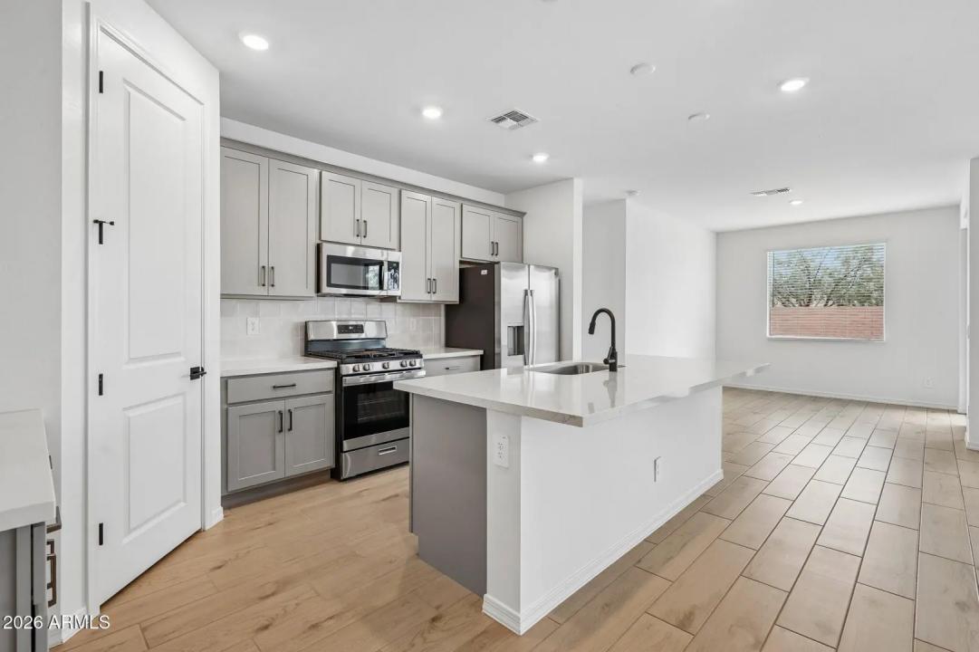 Real Estate Picture 15