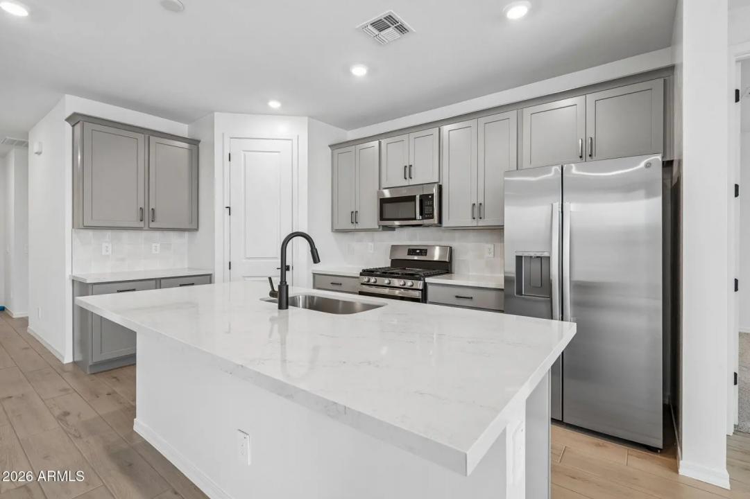 Real Estate Picture 19