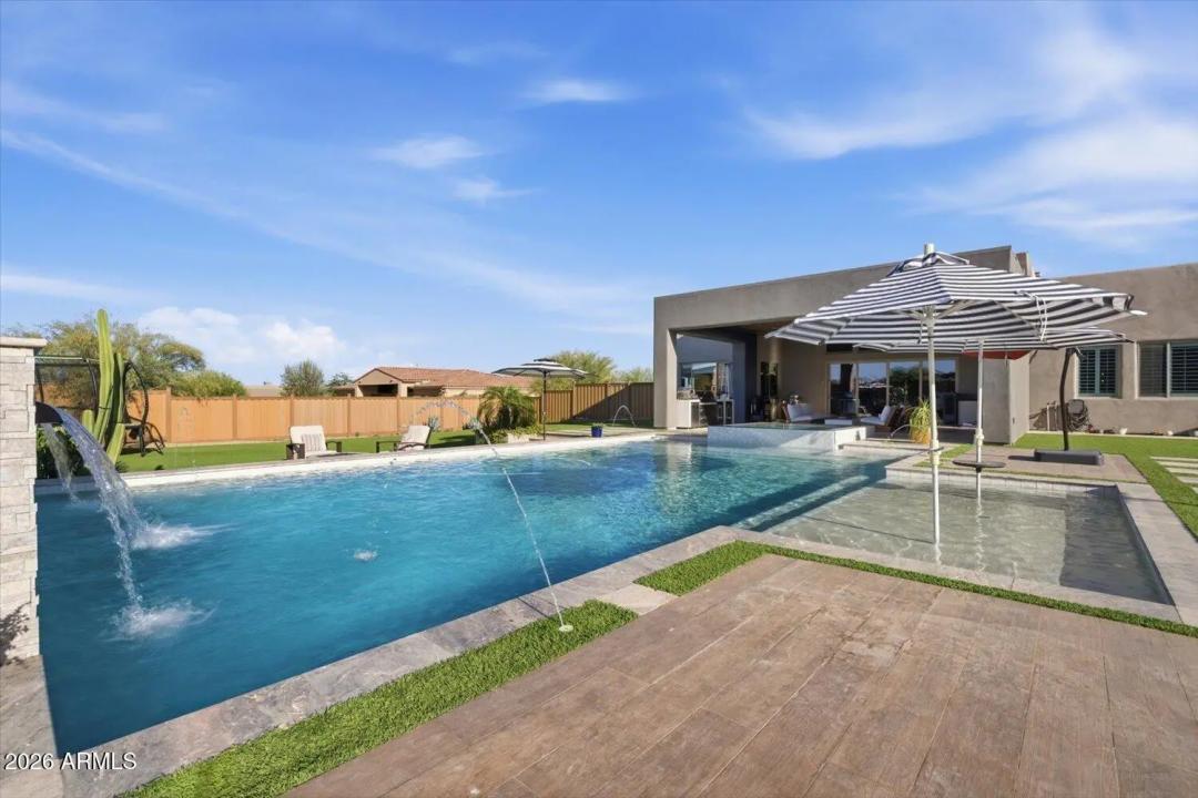 Real Estate Picture 3