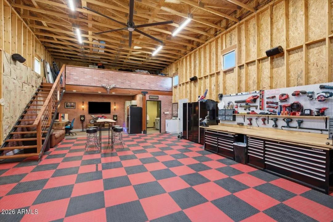 Real Estate Picture 11