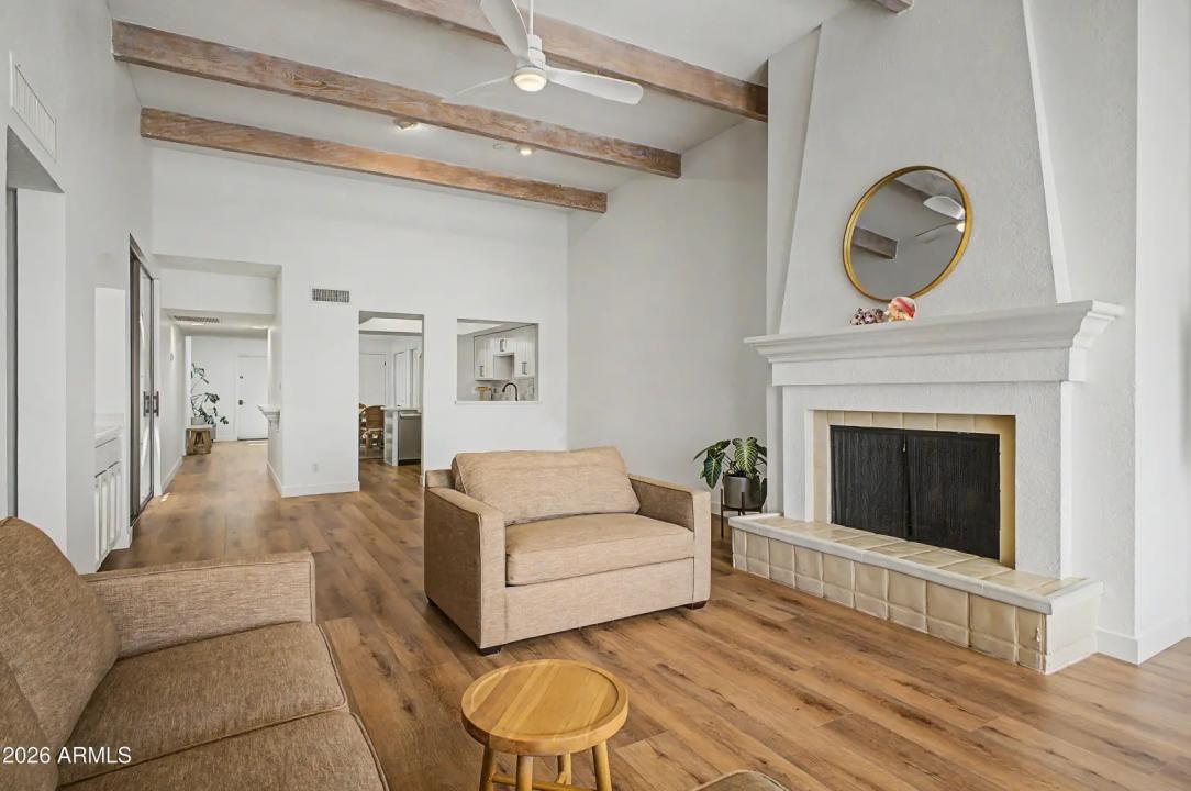 Real Estate Picture 4