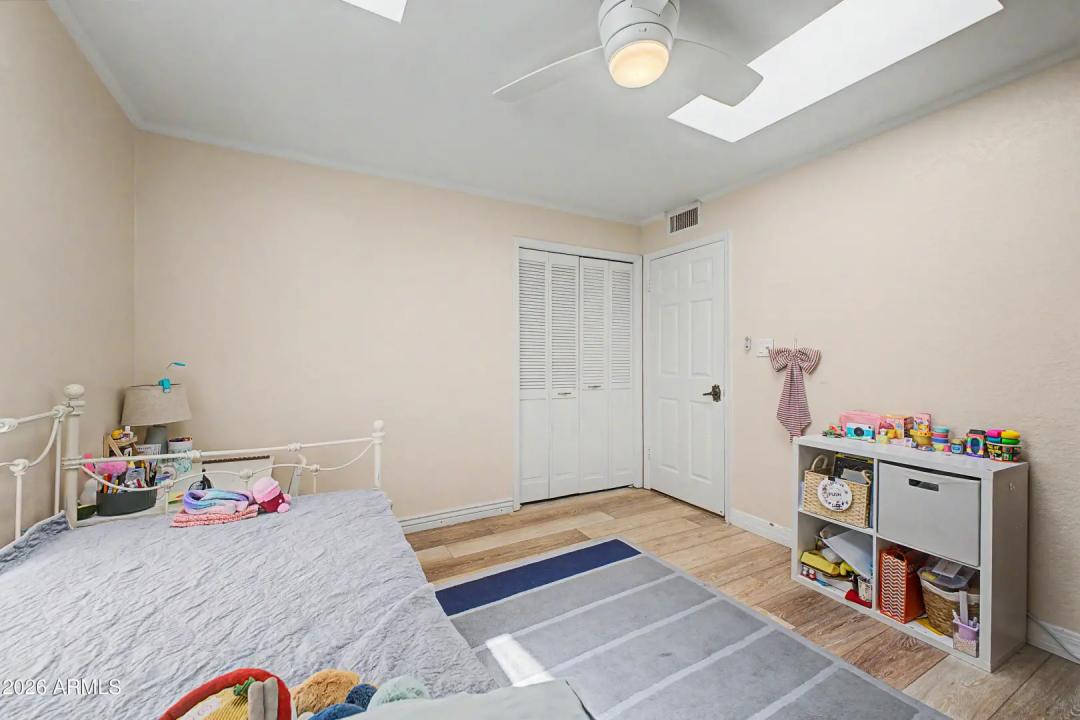 Real Estate Picture 24