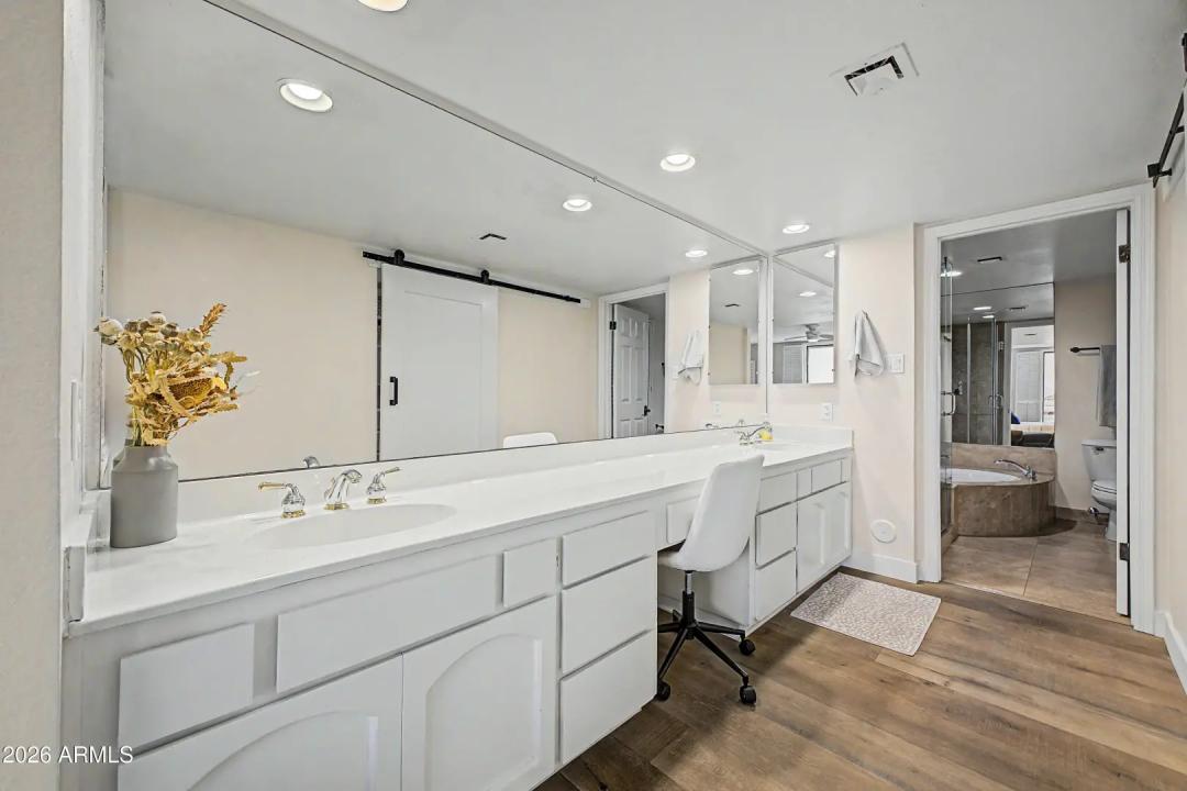 Real Estate Picture 16