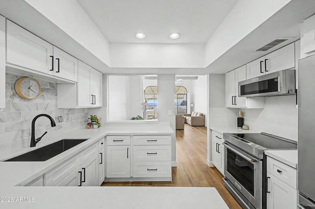 Real Estate Picture 8
