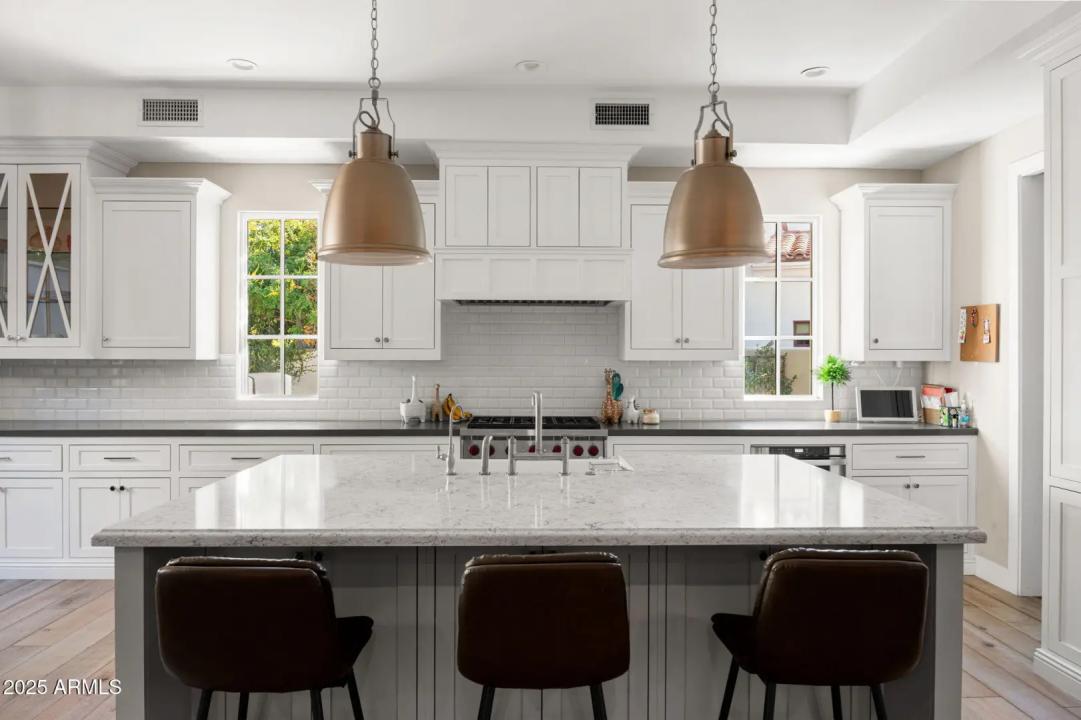 Real Estate Picture 5