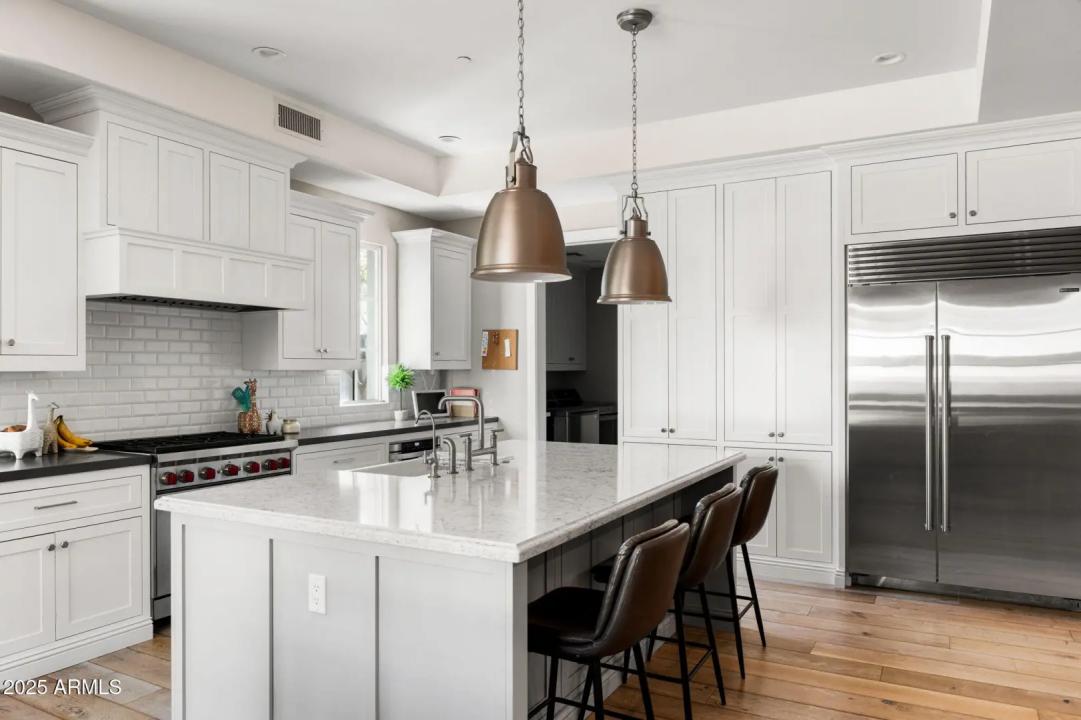 Real Estate Picture 7