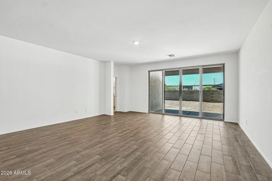 Real Estate Picture 7