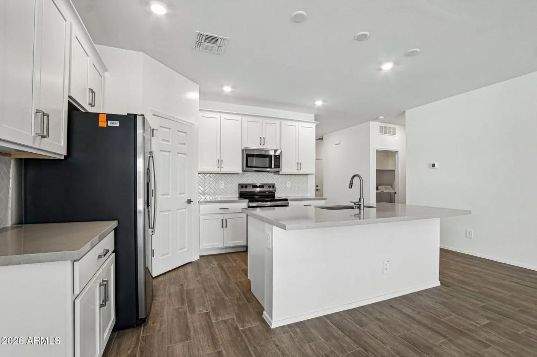 Real Estate Picture 8