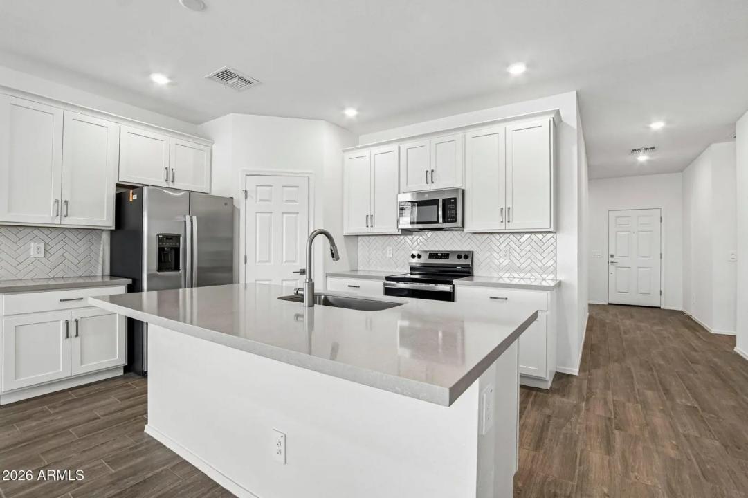 Real Estate Picture 9