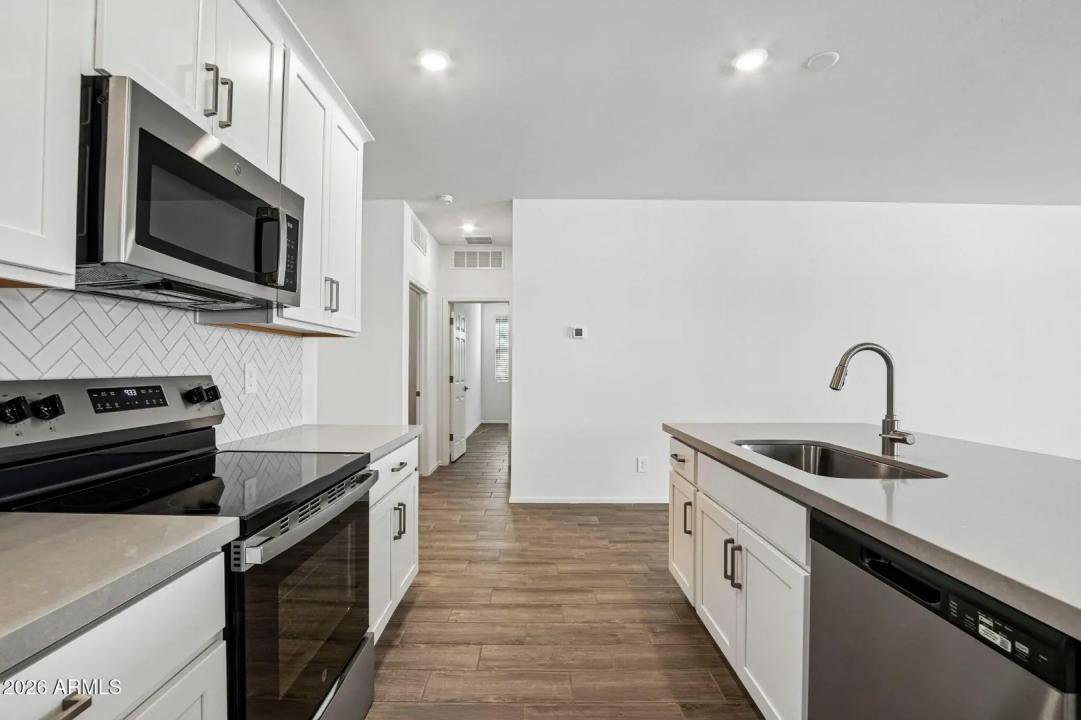 Real Estate Picture 11