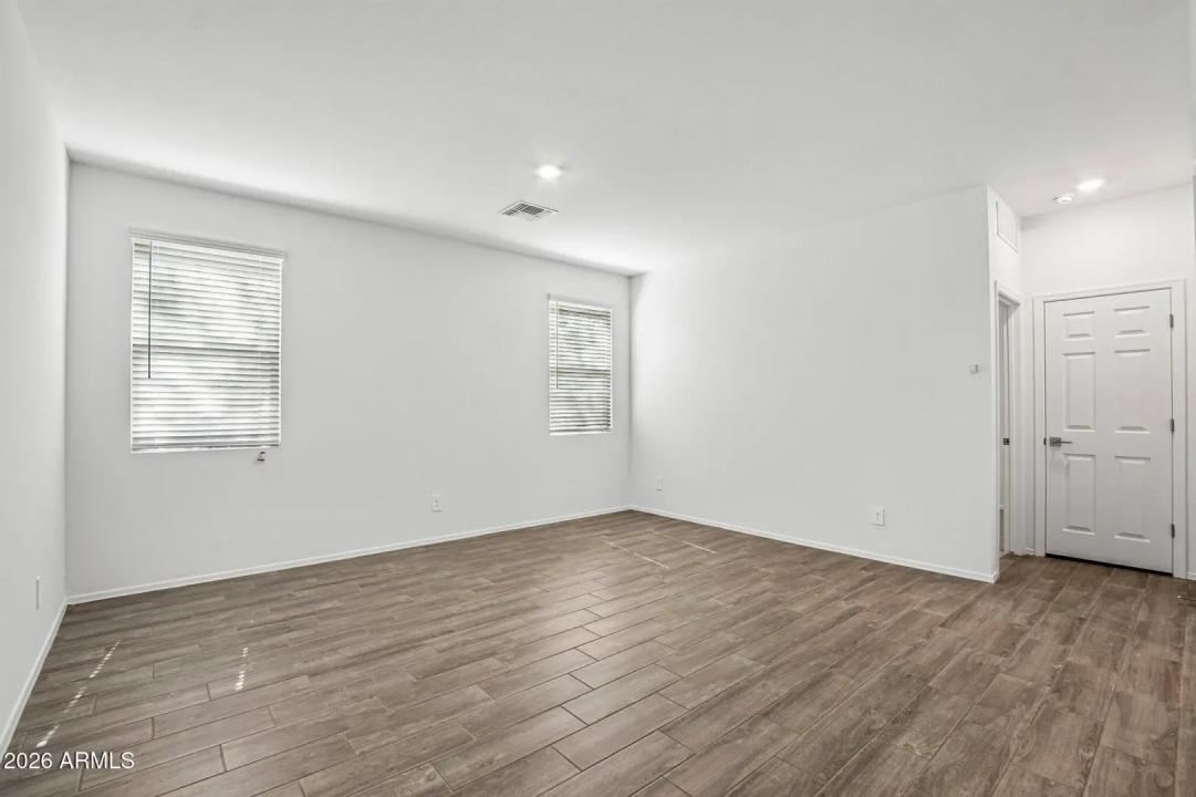 Real Estate Picture 13