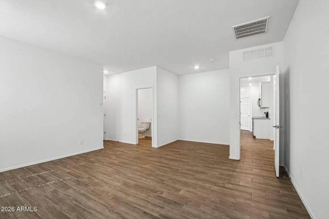 Real Estate Picture 14