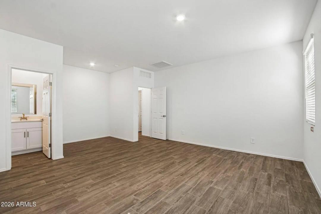 Real Estate Picture 15