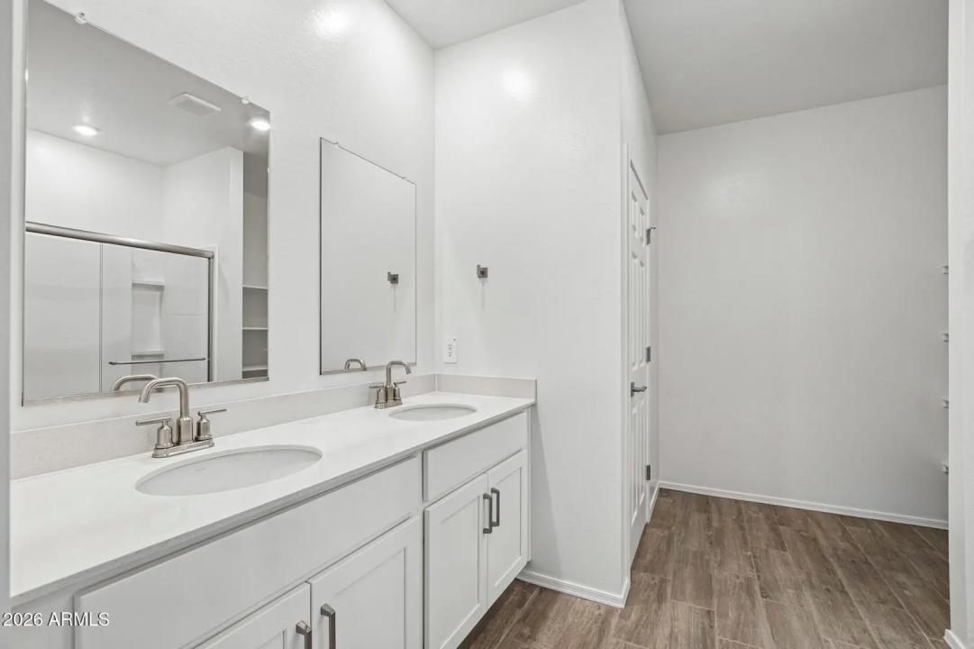 Real Estate Picture 24