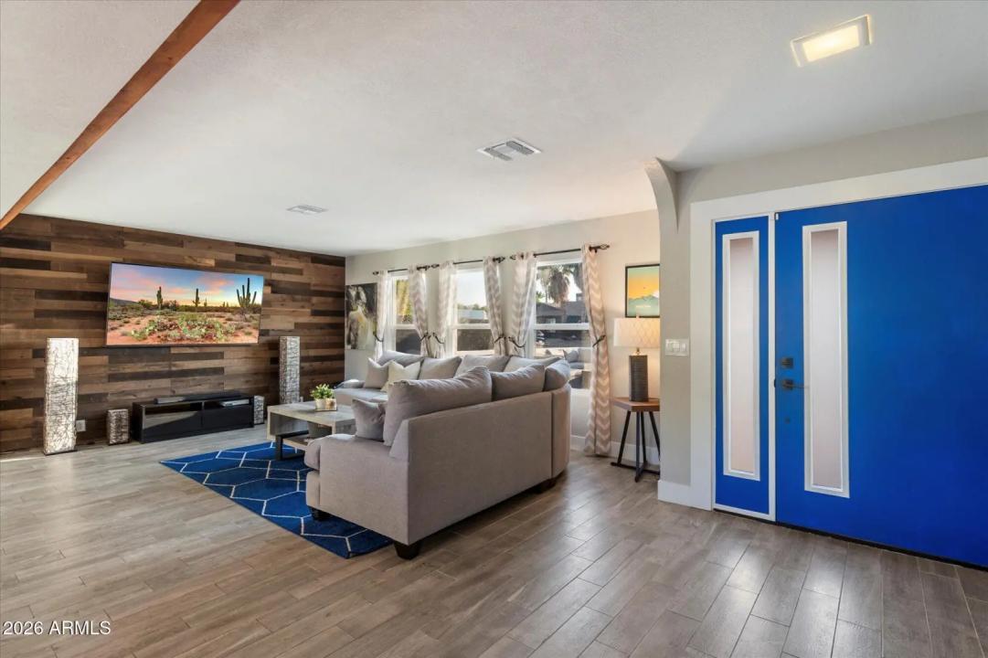 Real Estate Picture 5