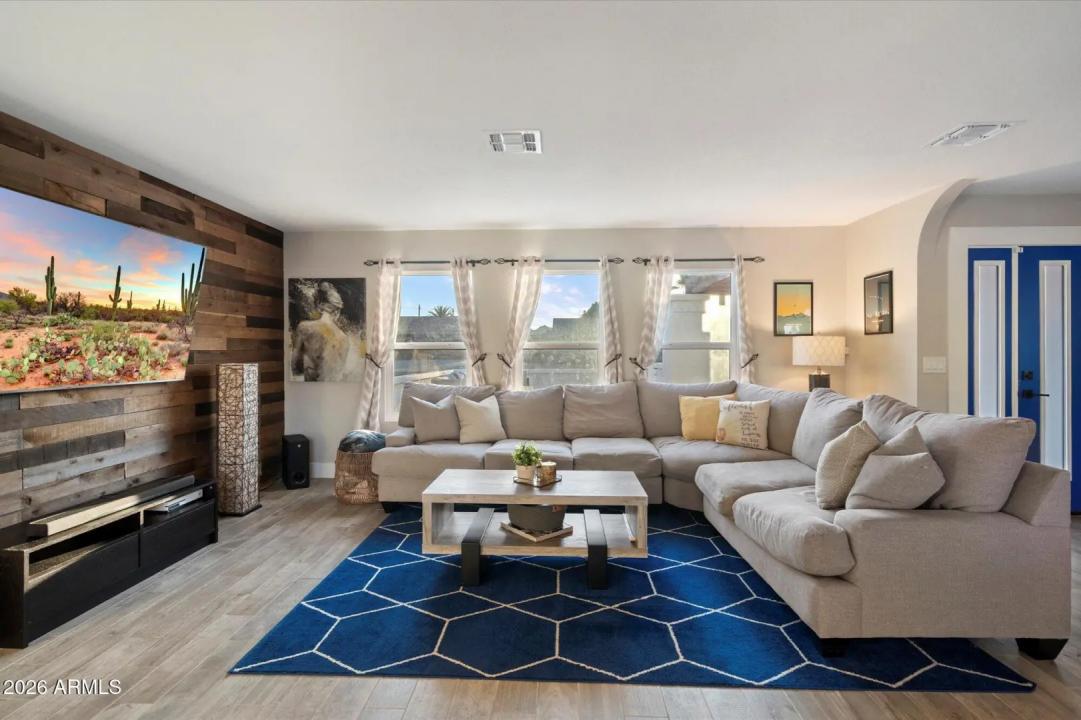 Real Estate Picture 7