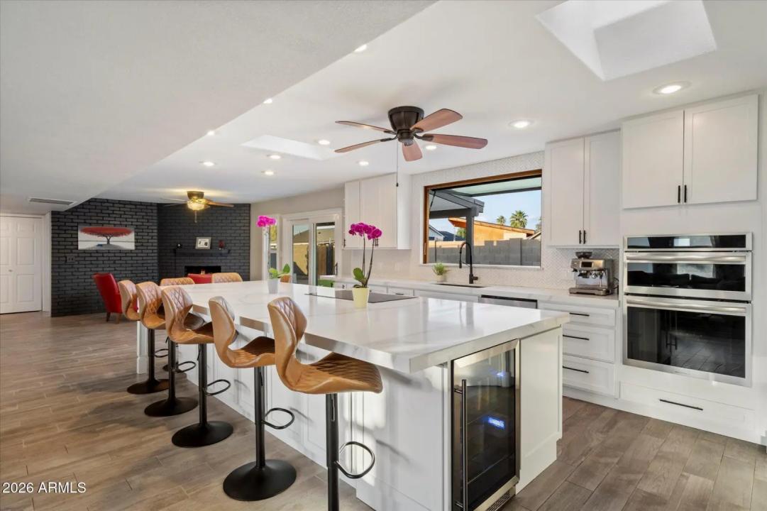 Real Estate Picture 3