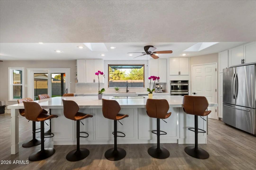 Real Estate Picture 4