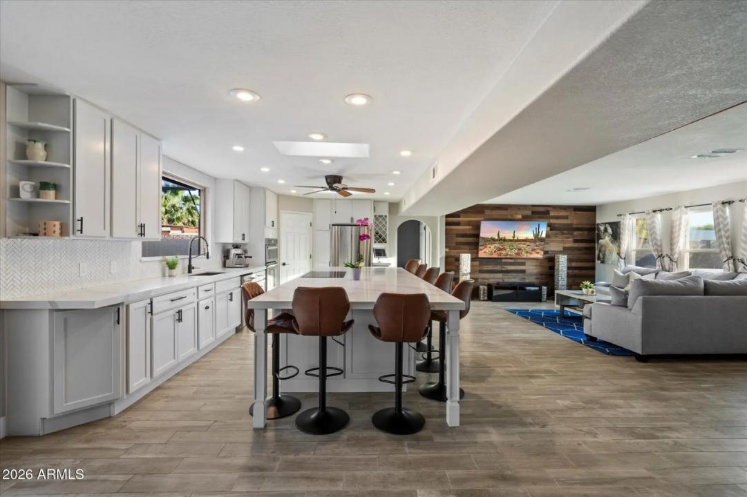 Real Estate Picture 6