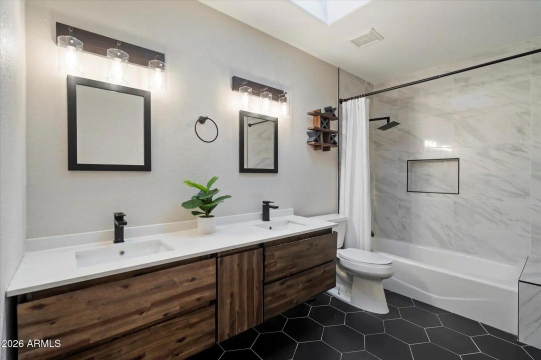 Real Estate Picture 13