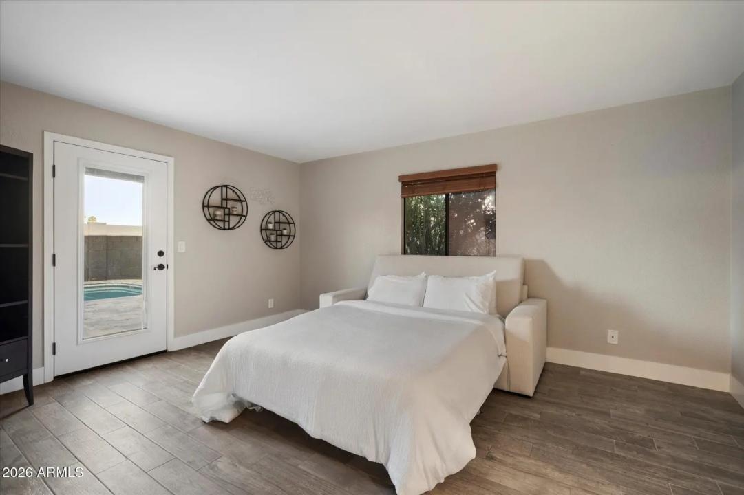 Real Estate Picture 14