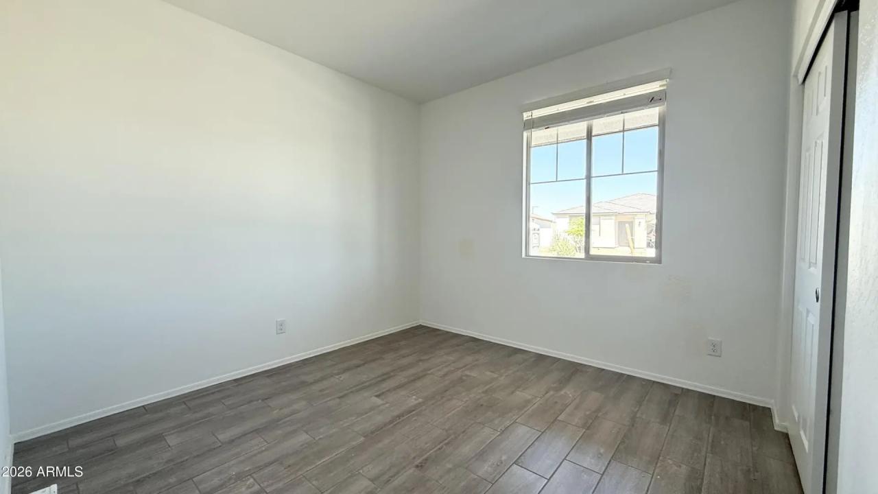 Real Estate Picture 3