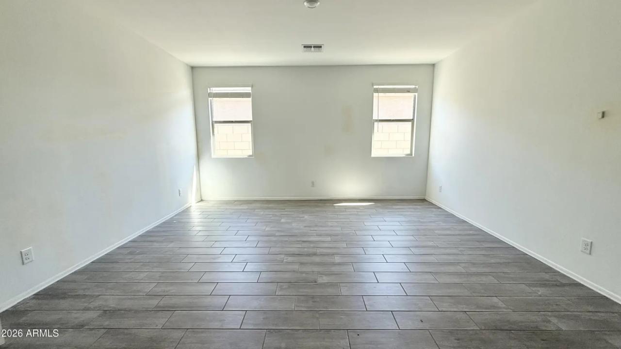 Real Estate Picture 5