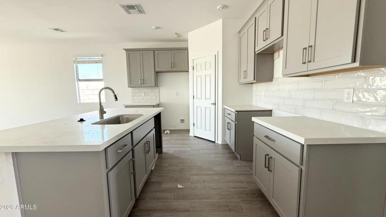 Real Estate Picture 7