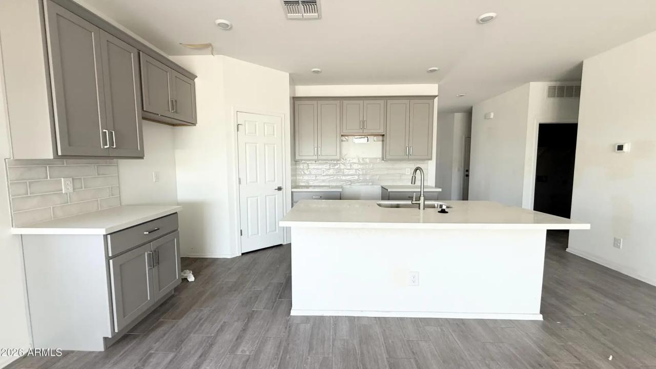 Real Estate Picture 8