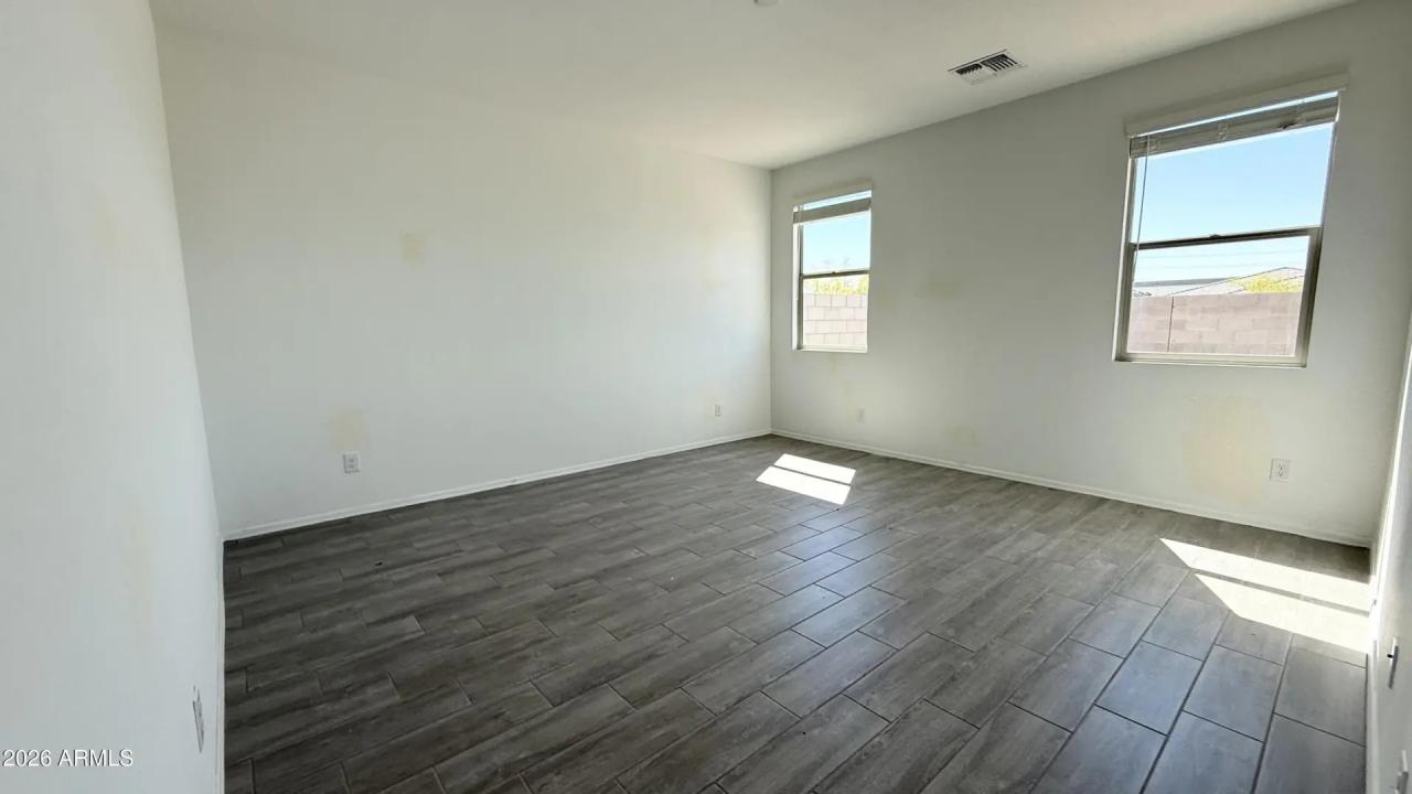 Real Estate Picture 10