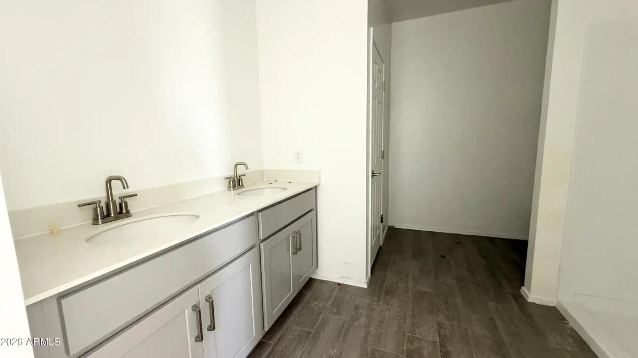 Real Estate Picture 11