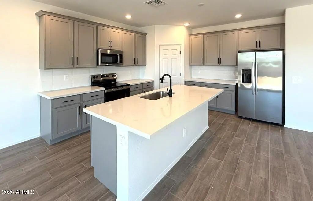 Real Estate Picture 4