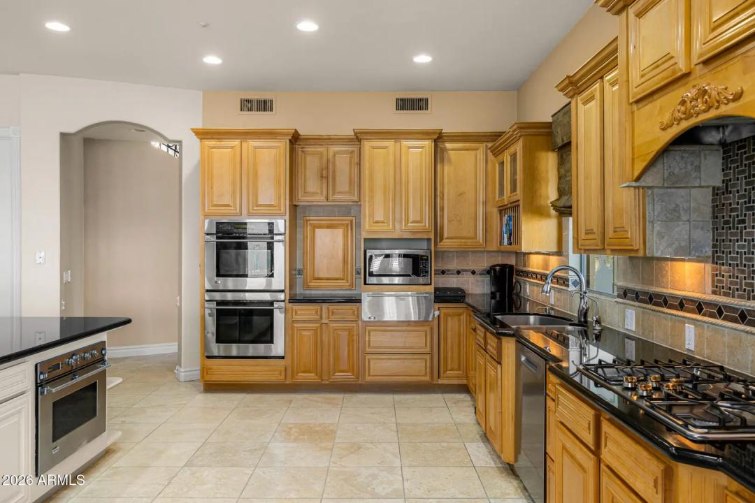 Real Estate Picture 11