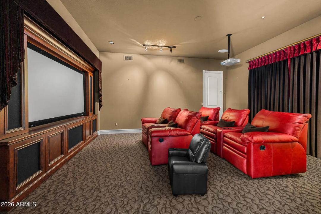 Real Estate Picture 6