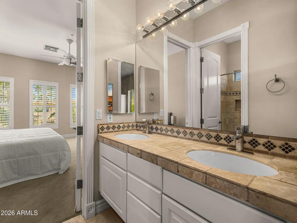 Real Estate Picture 25