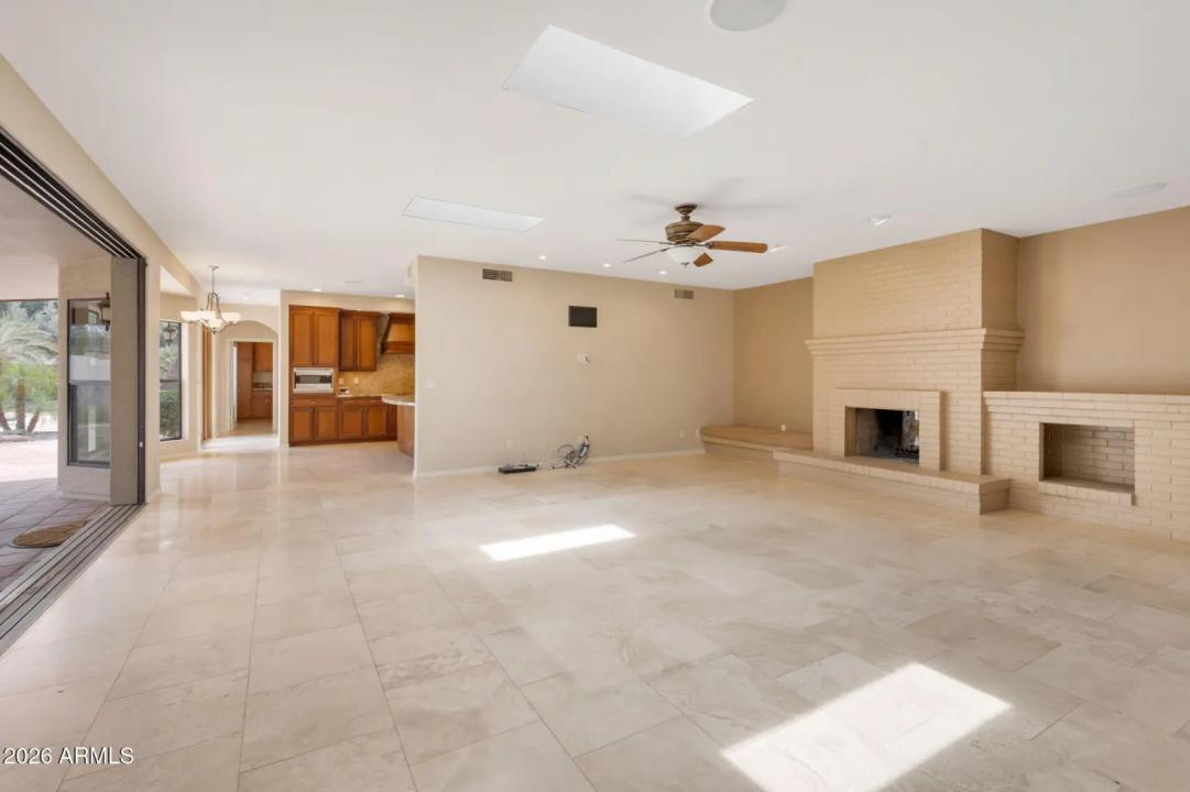 Real Estate Picture 13