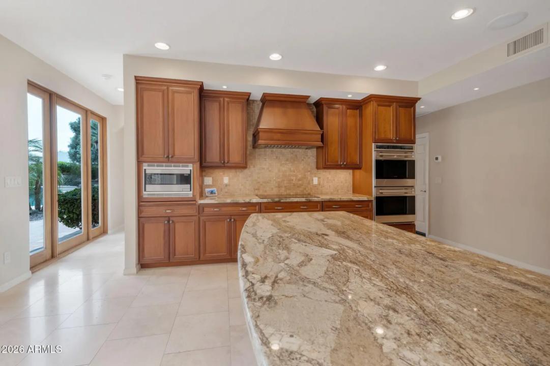 Real Estate Picture 14