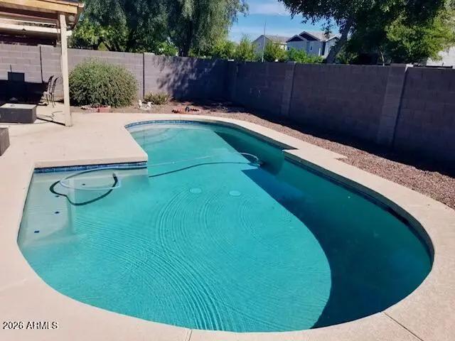 Real Estate Picture 4