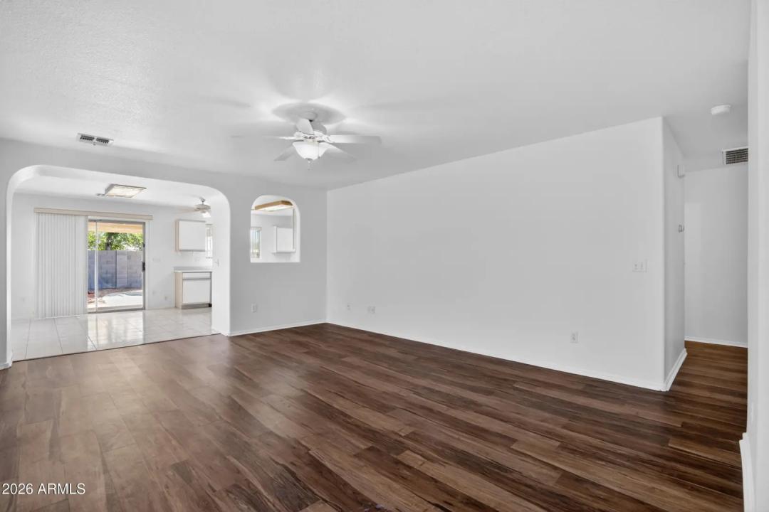 Real Estate Picture 4
