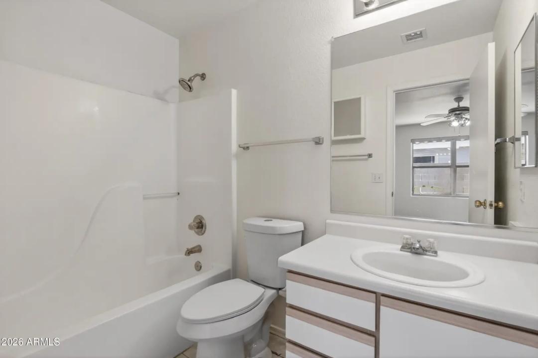 Real Estate Picture 18