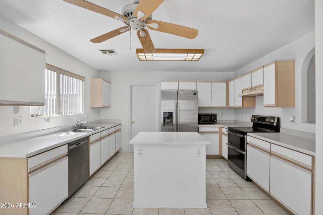 Real Estate Picture 7