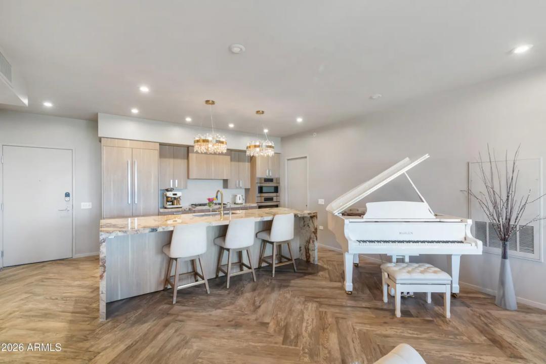 Real Estate Picture 5