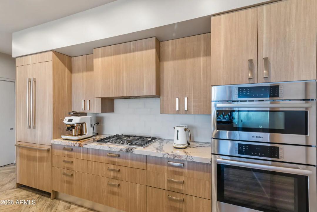 Real Estate Picture 7