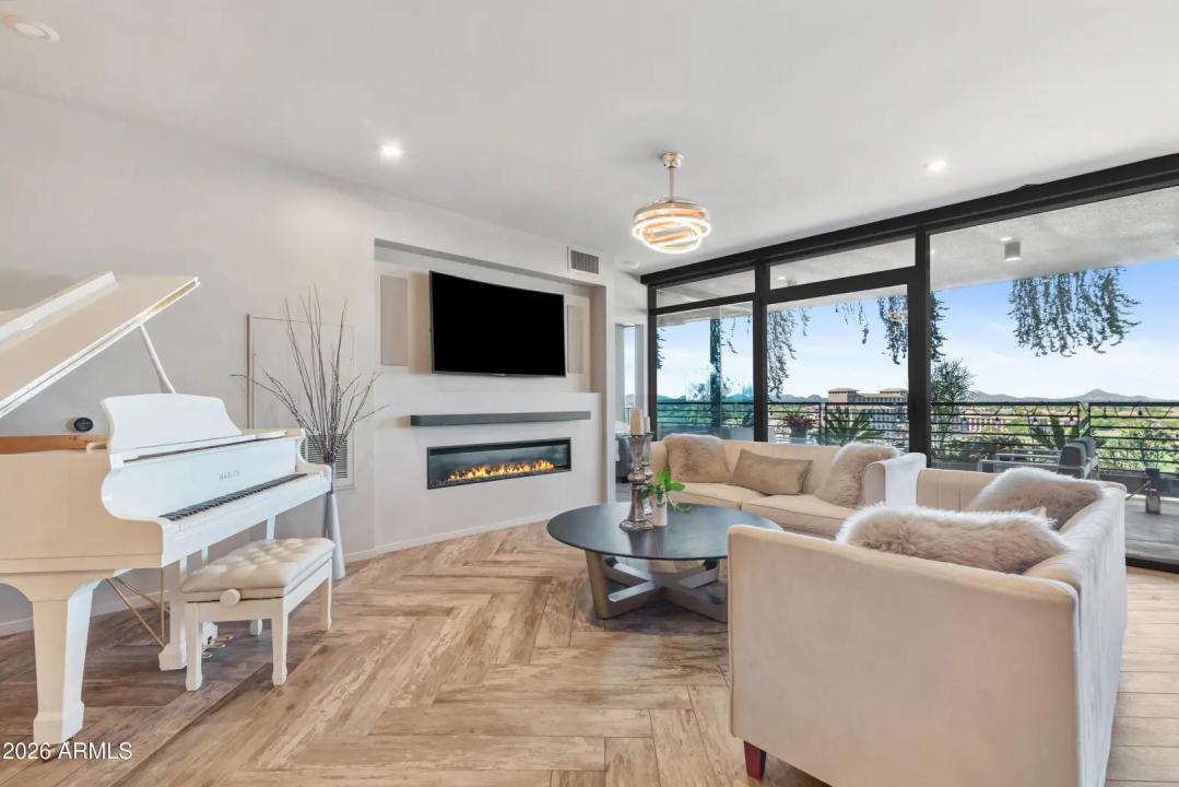 Real Estate Picture 10