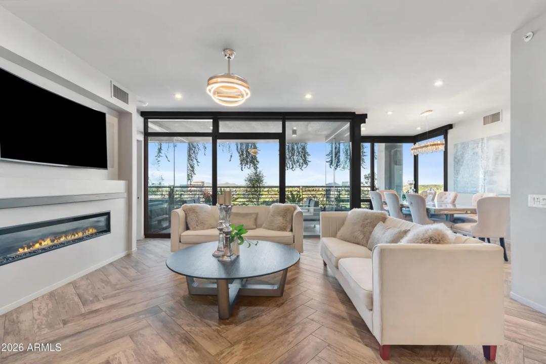 Real Estate Picture 11