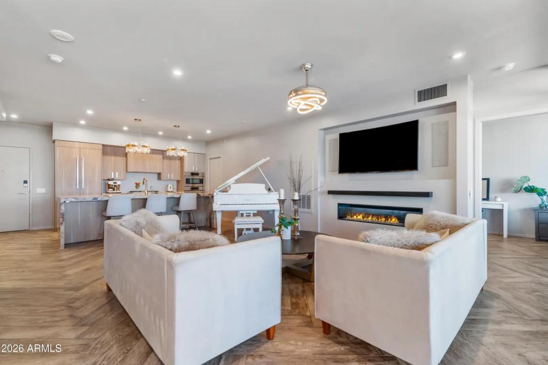 Real Estate Picture 12