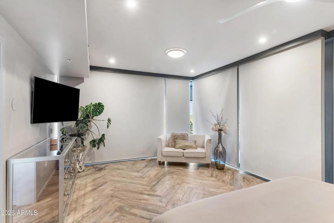 Real Estate Picture 25