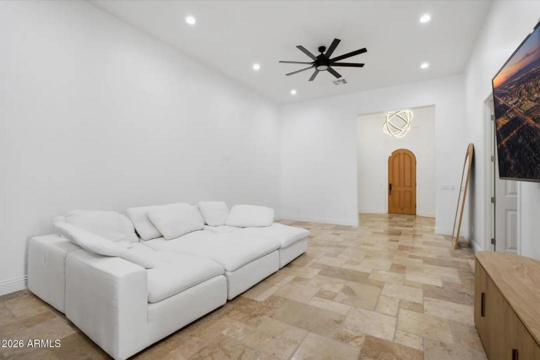 Real Estate Picture 10