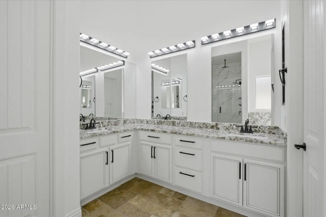 Real Estate Picture 32